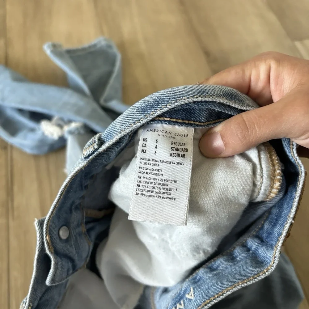 American Eagle‎ Women's Mom Jeans Blue Medium Wash Distressed Stretch 5-Pocket 6